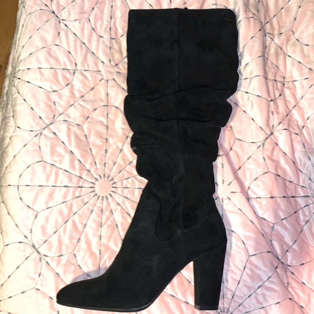 White Mountain black heeled boots never worn